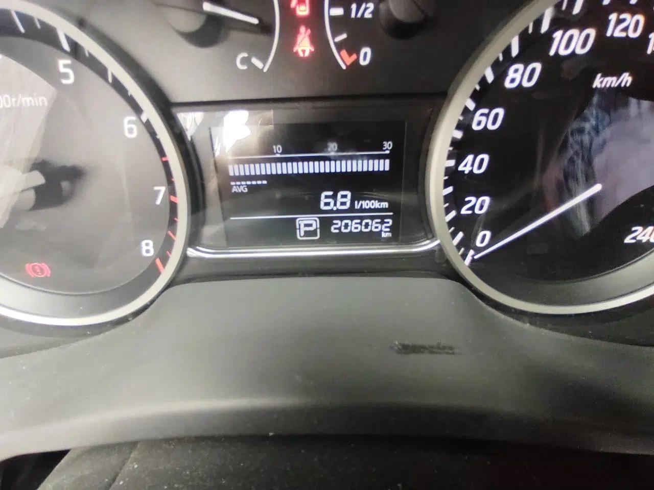 Nissan Sylphy 2016 1.6 XL CVT Luxury Edition — миниатюра 12