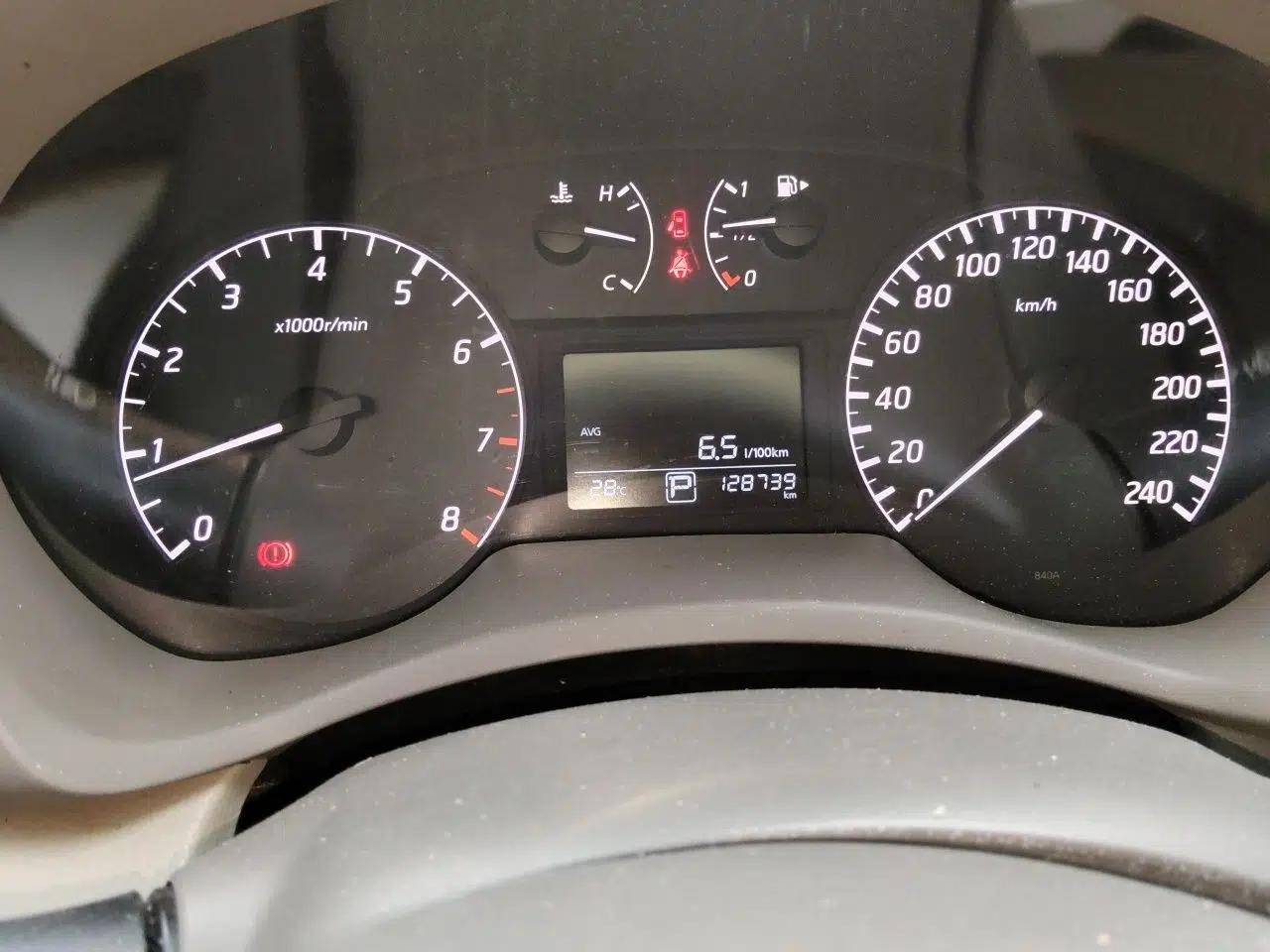 Nissan Sylphy 2014 1.6XV CVT Deluxe Edition — миниатюра 11