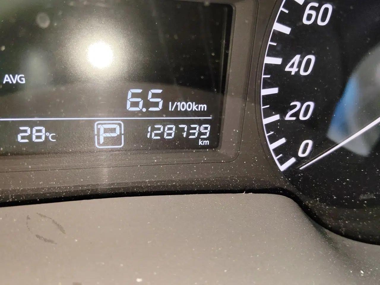 Nissan Sylphy 2014 1.6XV CVT Deluxe Edition — миниатюра 12