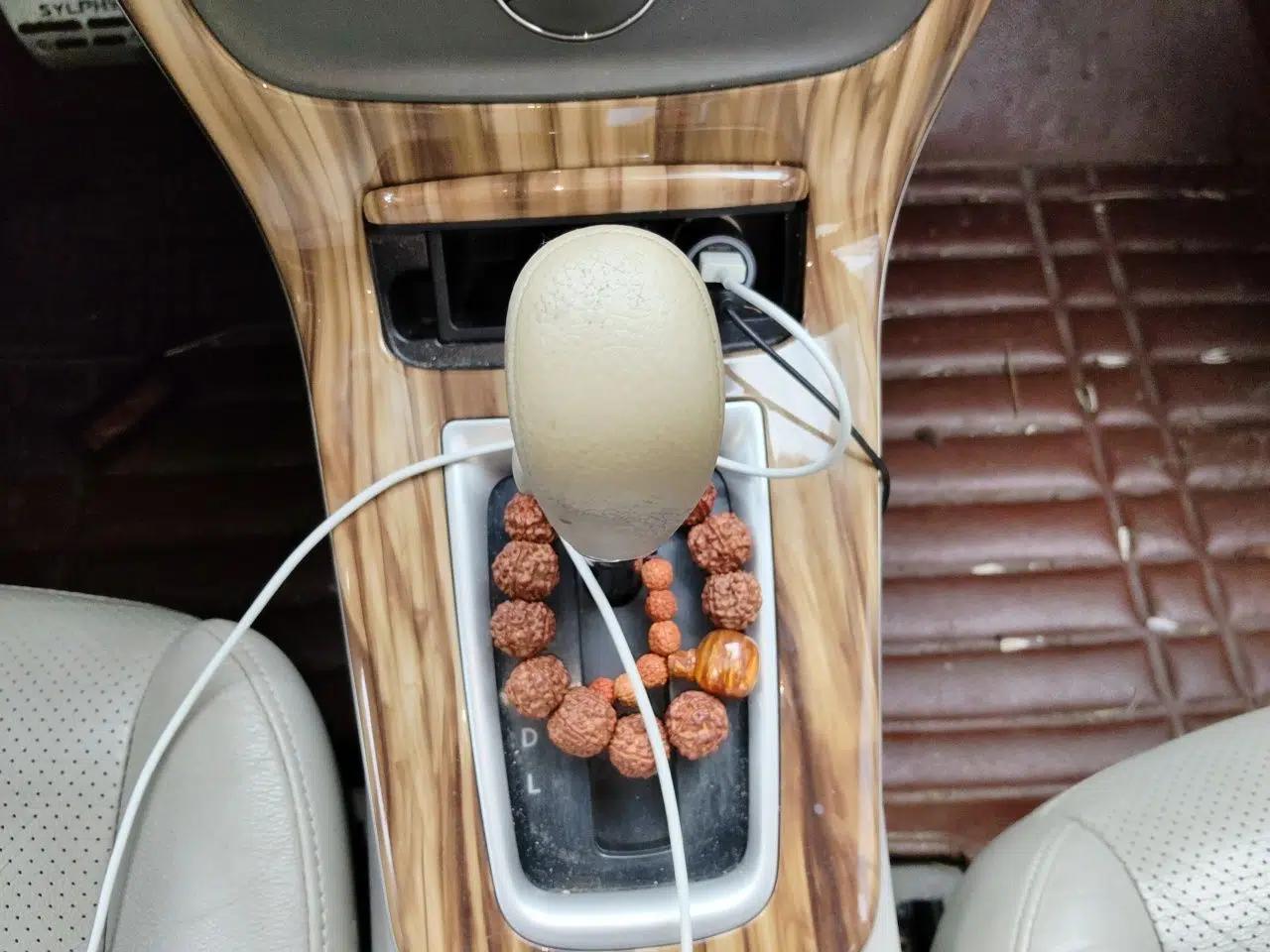 Nissan Sylphy 2014 1.6XV CVT Deluxe Edition — миниатюра 14