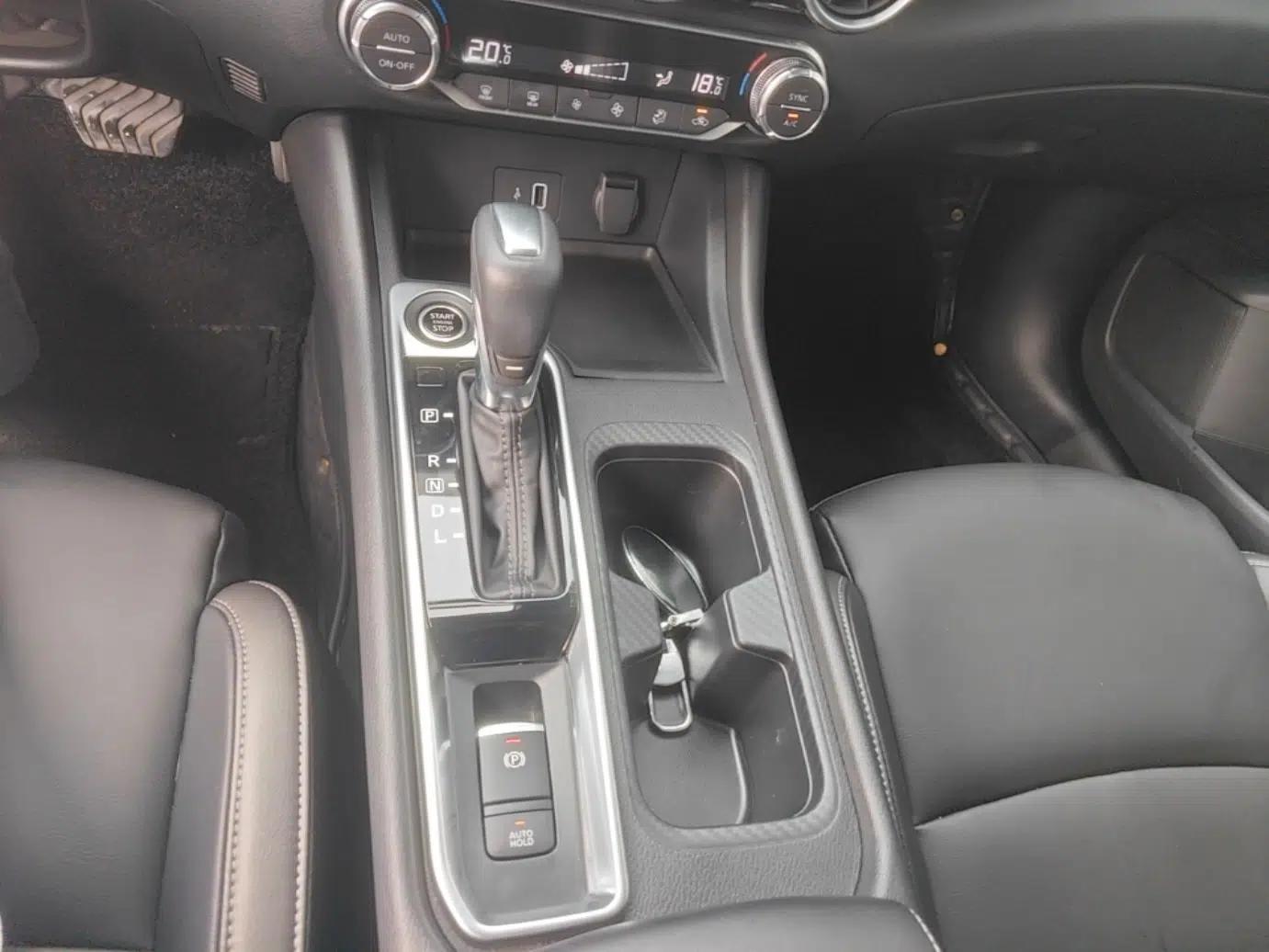 Nissan Sylphy 2022 1.6L XL CVT Enjoyment Edition — миниатюра 16