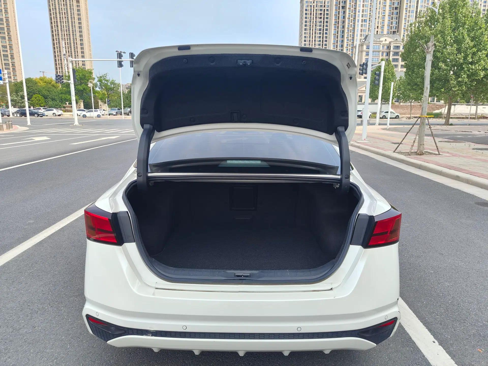 Nissan Teana 2021 2.0L XL Upper AD1 Smart Drive & Navigation Edition — миниатюра 16