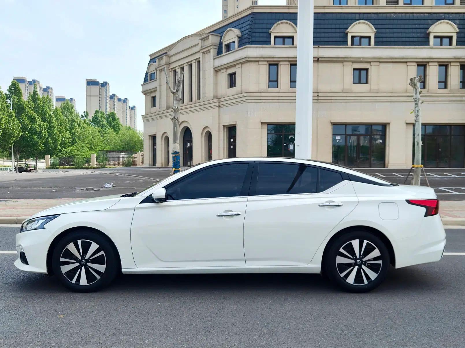 Nissan Teana 2021 2.0L XL Upper AD1 Smart Drive & Navigation Edition — миниатюра 4