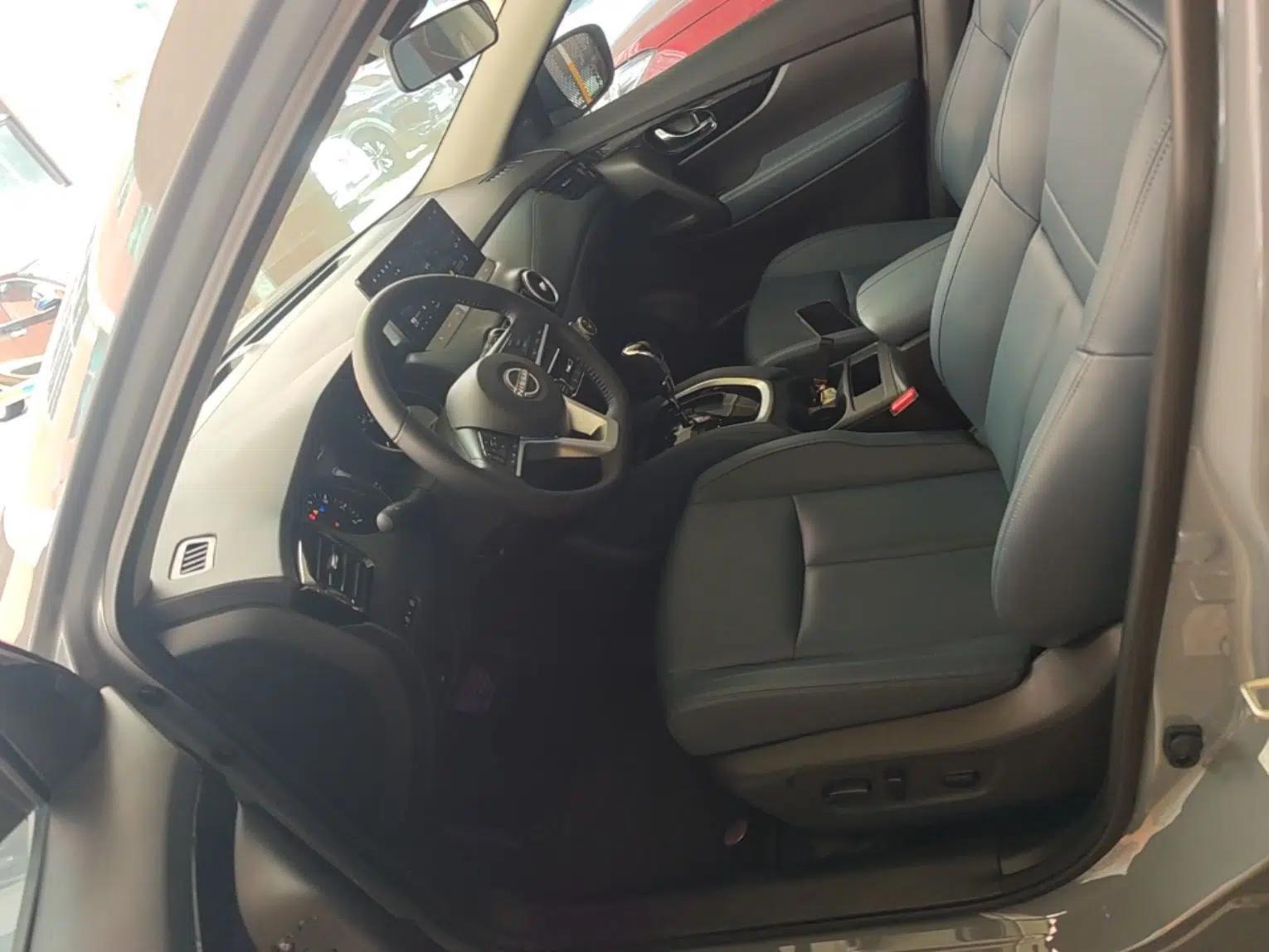 Nissan X-Trail 2025 Honor 2.0L Two-Wheel Drive Leading Edition — миниатюра 17