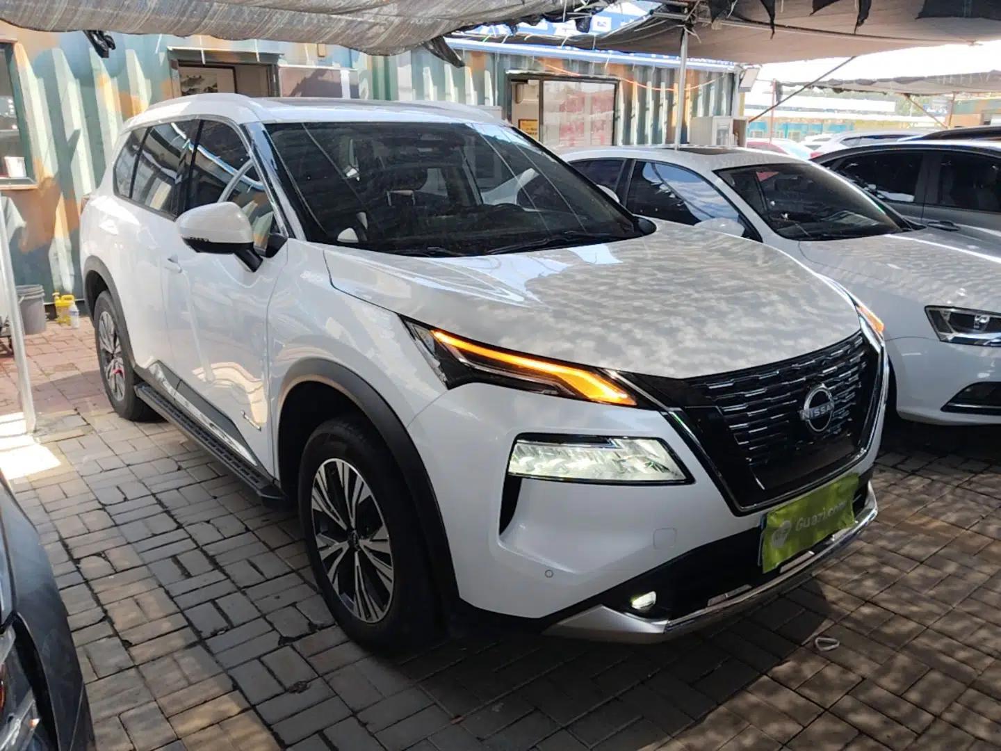 Nissan X-Trail 2023 e-POWER Ultra-Hybrid Dual-Motor All-Wheel-Drive Luxury Edition — миниатюра 3