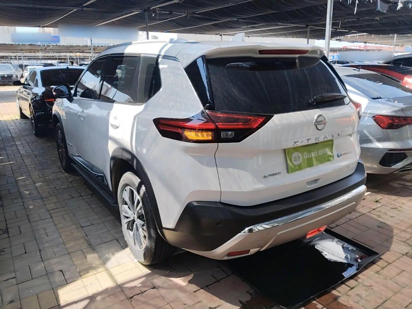 Nissan X-Trail 2023 e-POWER Ultra-Hybrid Dual-Motor All-Wheel-Drive Luxury Edition — миниатюра 4