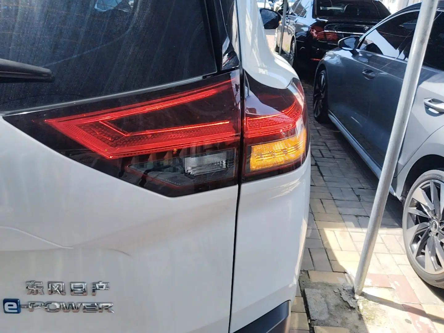 Nissan X-Trail 2023 e-POWER Ultra-Hybrid Dual-Motor All-Wheel-Drive Luxury Edition — миниатюра 9