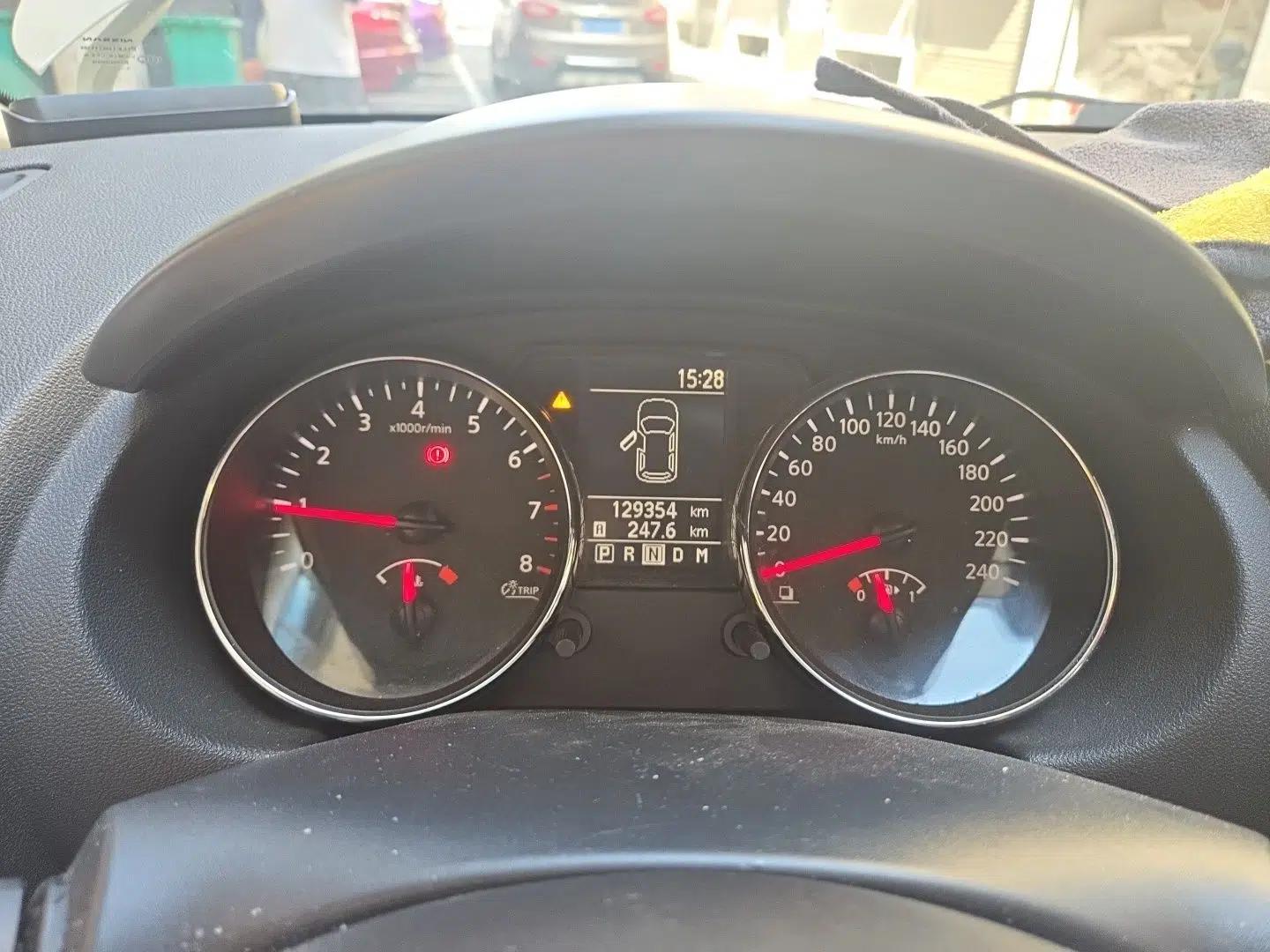 Nissan Qashqai 2011 2.0 XL Fire CVT 2WD — миниатюра 11