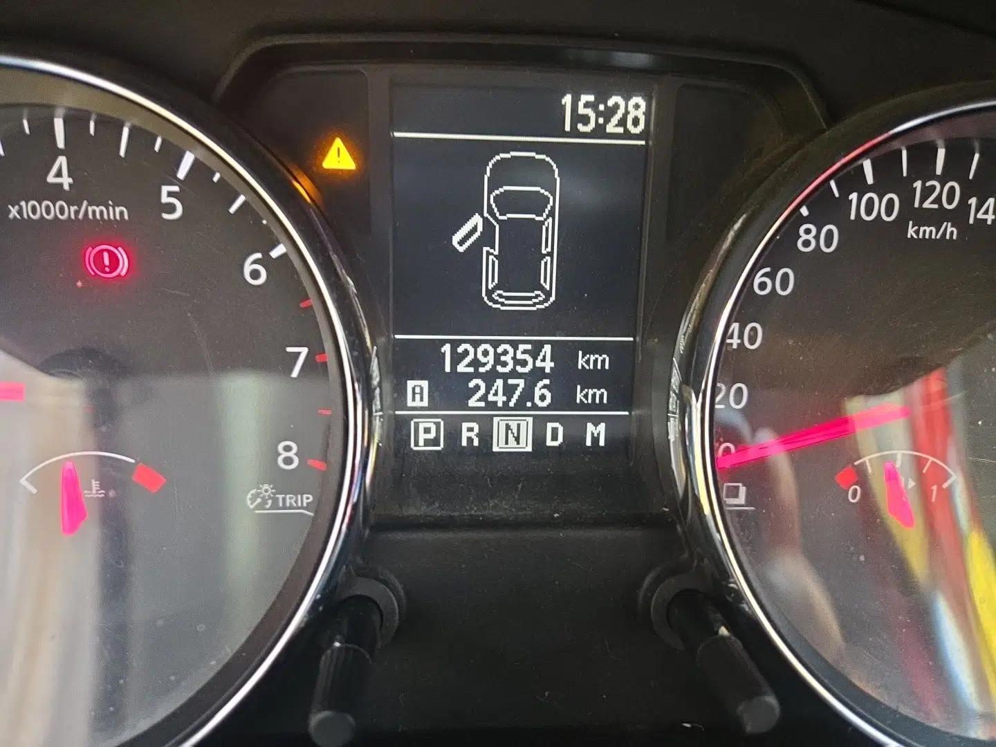 Nissan Qashqai 2011 2.0 XL Fire CVT 2WD — миниатюра 12