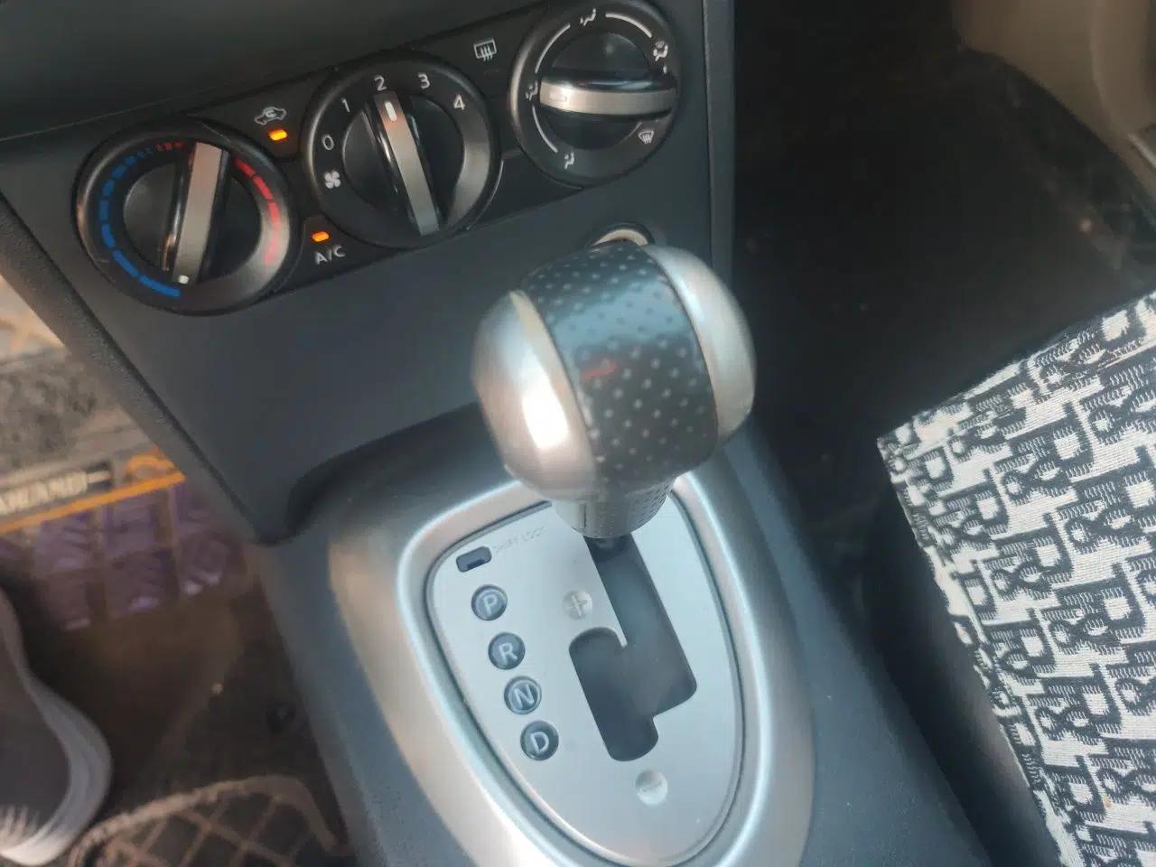 Nissan Qashqai 2012 2.0 XL Fire CVT 2WD — миниатюра 14
