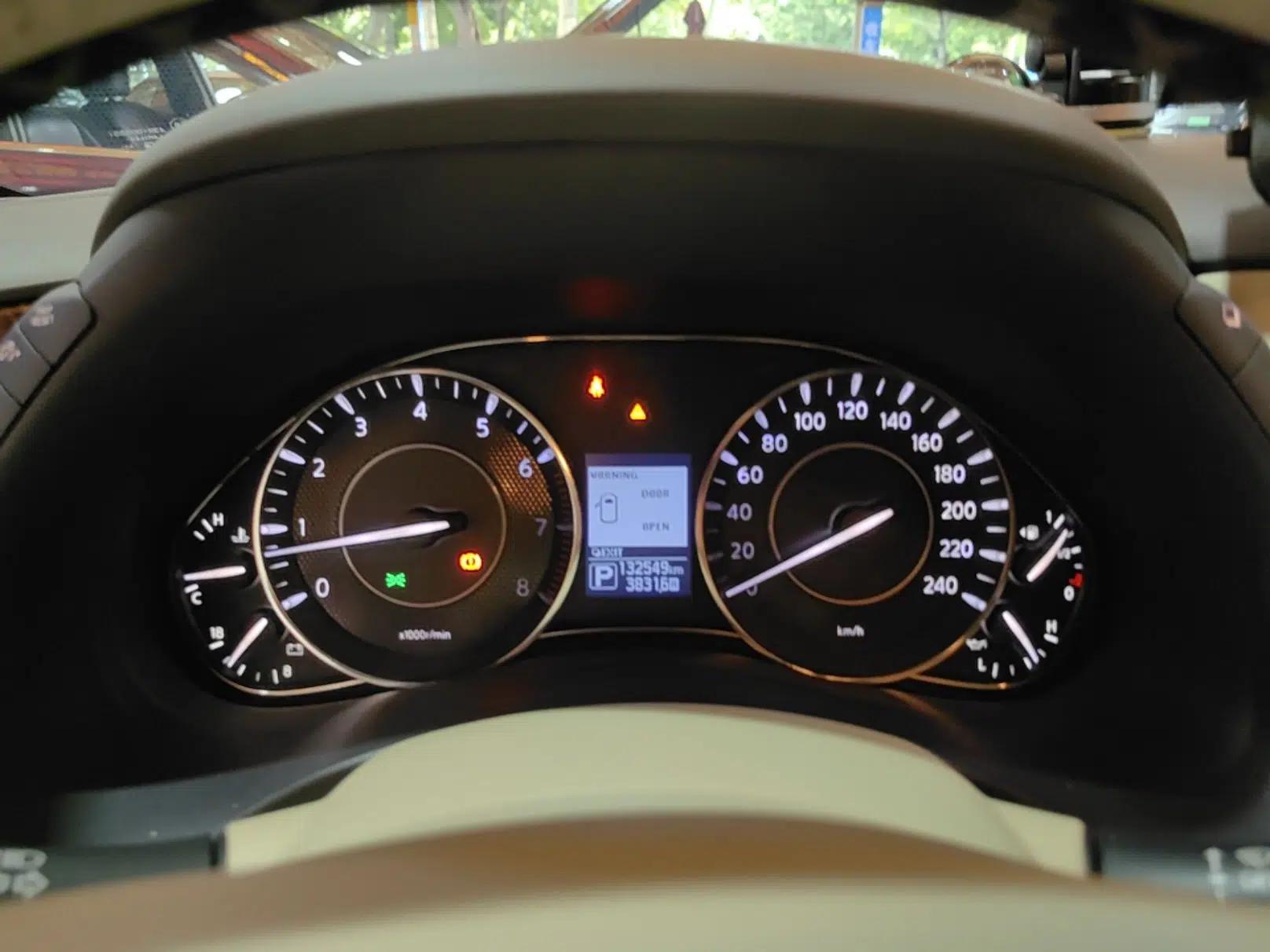 Nissan Patrol 2017 5.6L Standard Edition — миниатюра 14