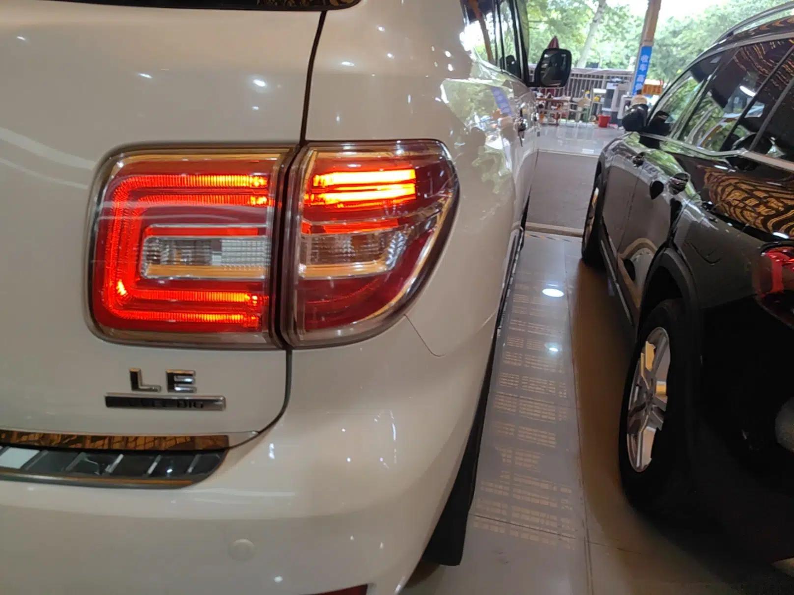 Nissan Patrol 2017 5.6L Standard Edition — миниатюра 9