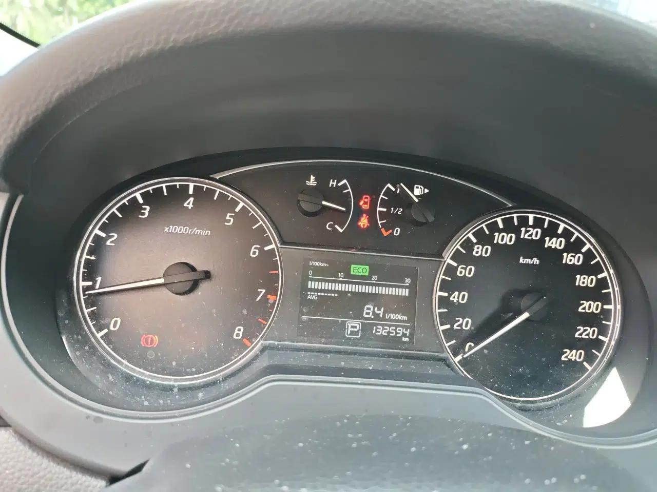 Nissan Tiida 2016 1.6L CVT Cool Dynamic Edition — миниатюра 11
