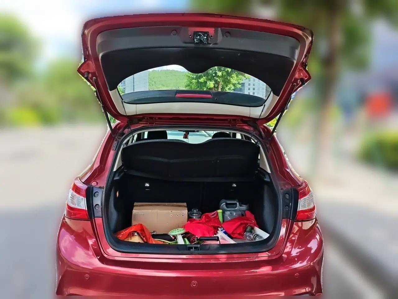 Nissan Tiida 2016 1.6L CVT Cool Dynamic Edition — миниатюра 19