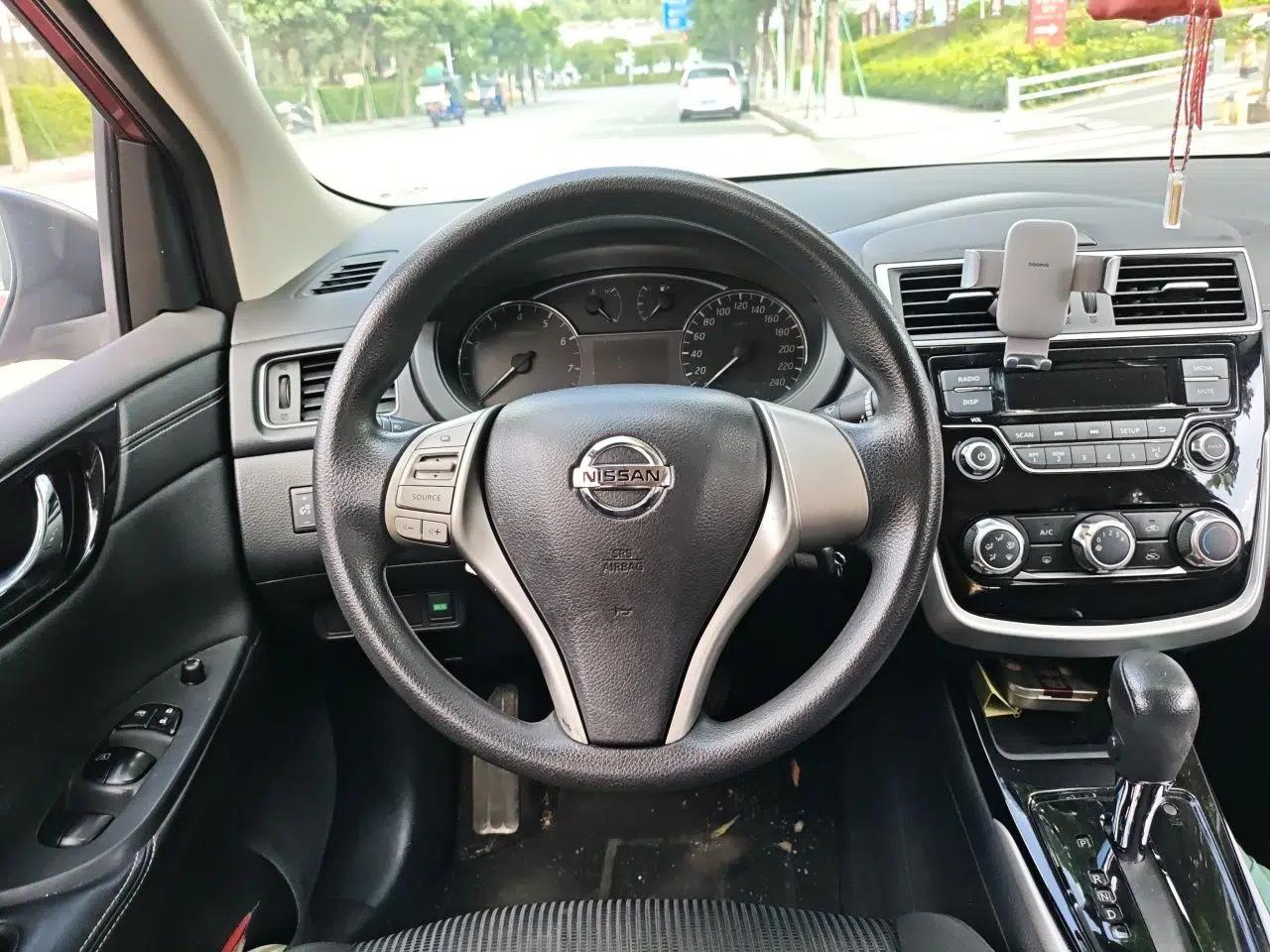Nissan Tiida 2016 1.6L CVT Cool Dynamic Edition — миниатюра 10