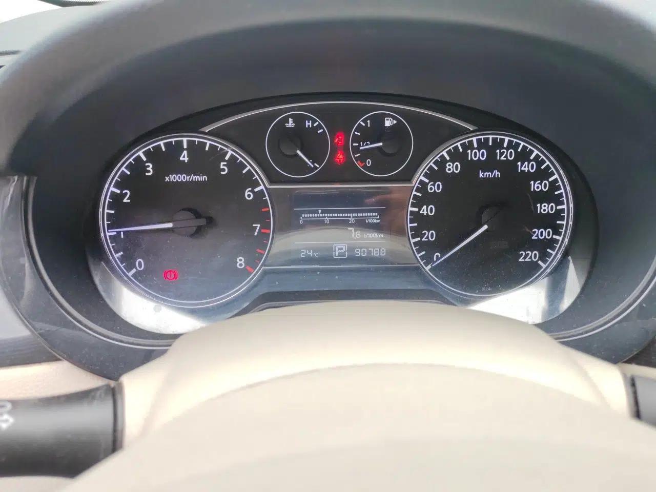 Nissan Tiida 2011 1.6L CVT Smart Version — миниатюра 12