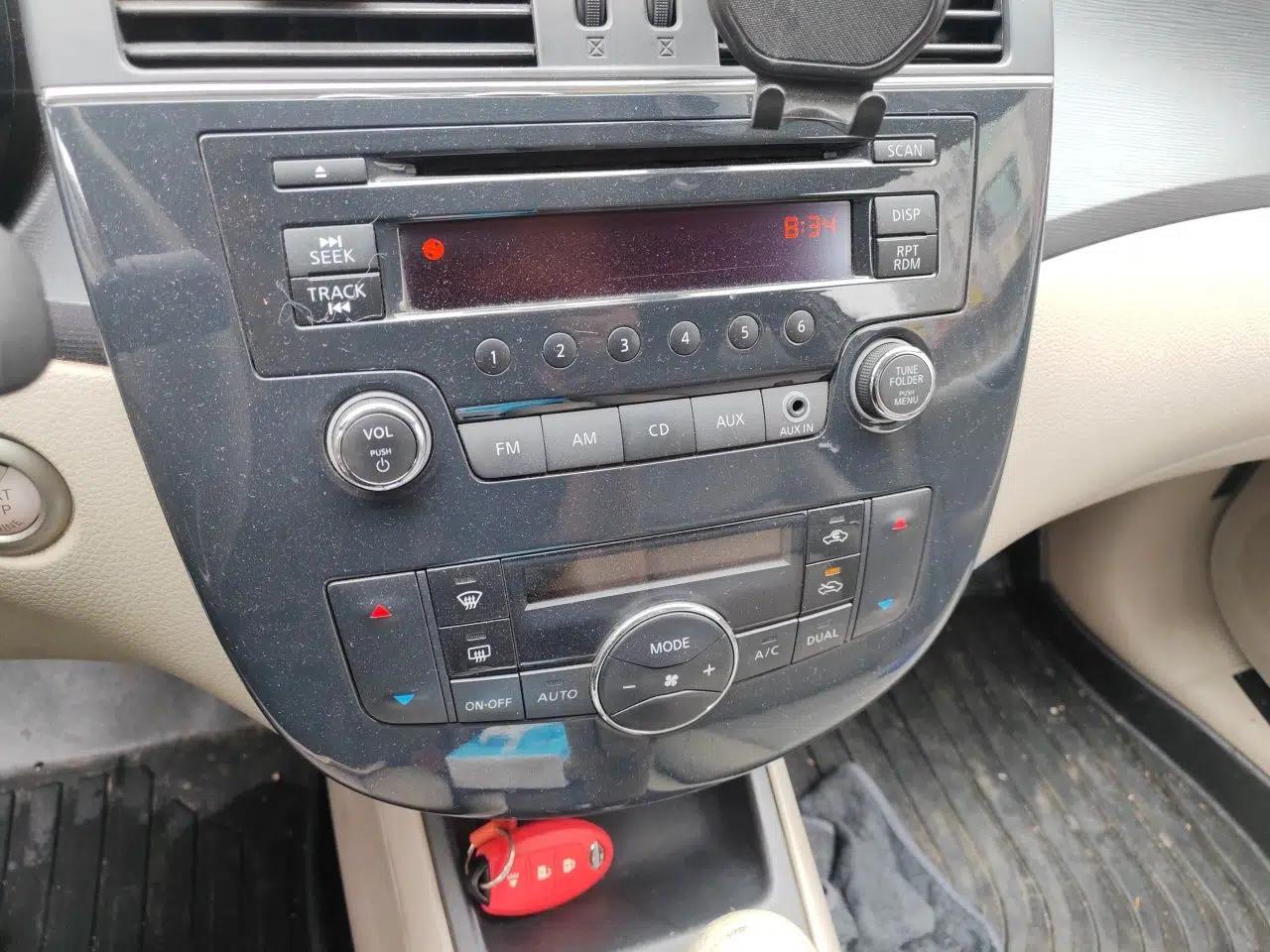 Nissan Tiida 2011 1.6L CVT Smart Version — миниатюра 13