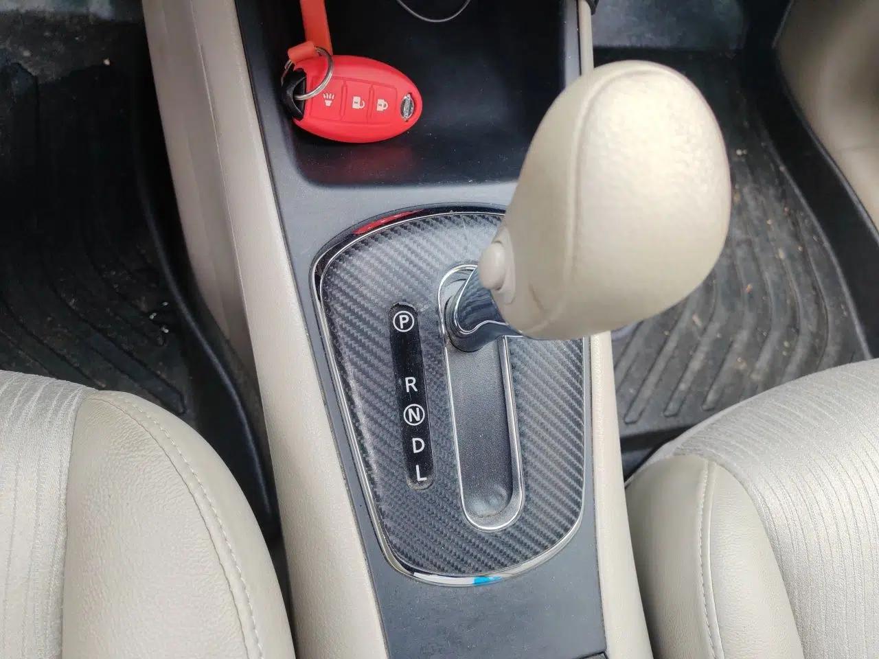 Nissan Tiida 2011 1.6L CVT Smart Version — миниатюра 14