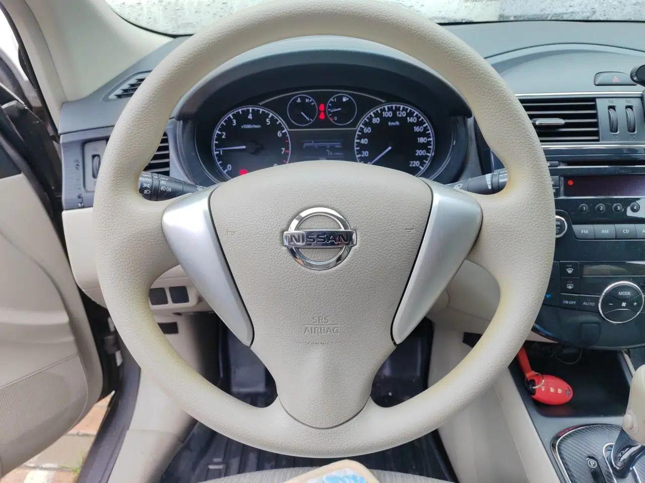 Nissan Tiida 2011 1.6L CVT Smart Version — миниатюра 10