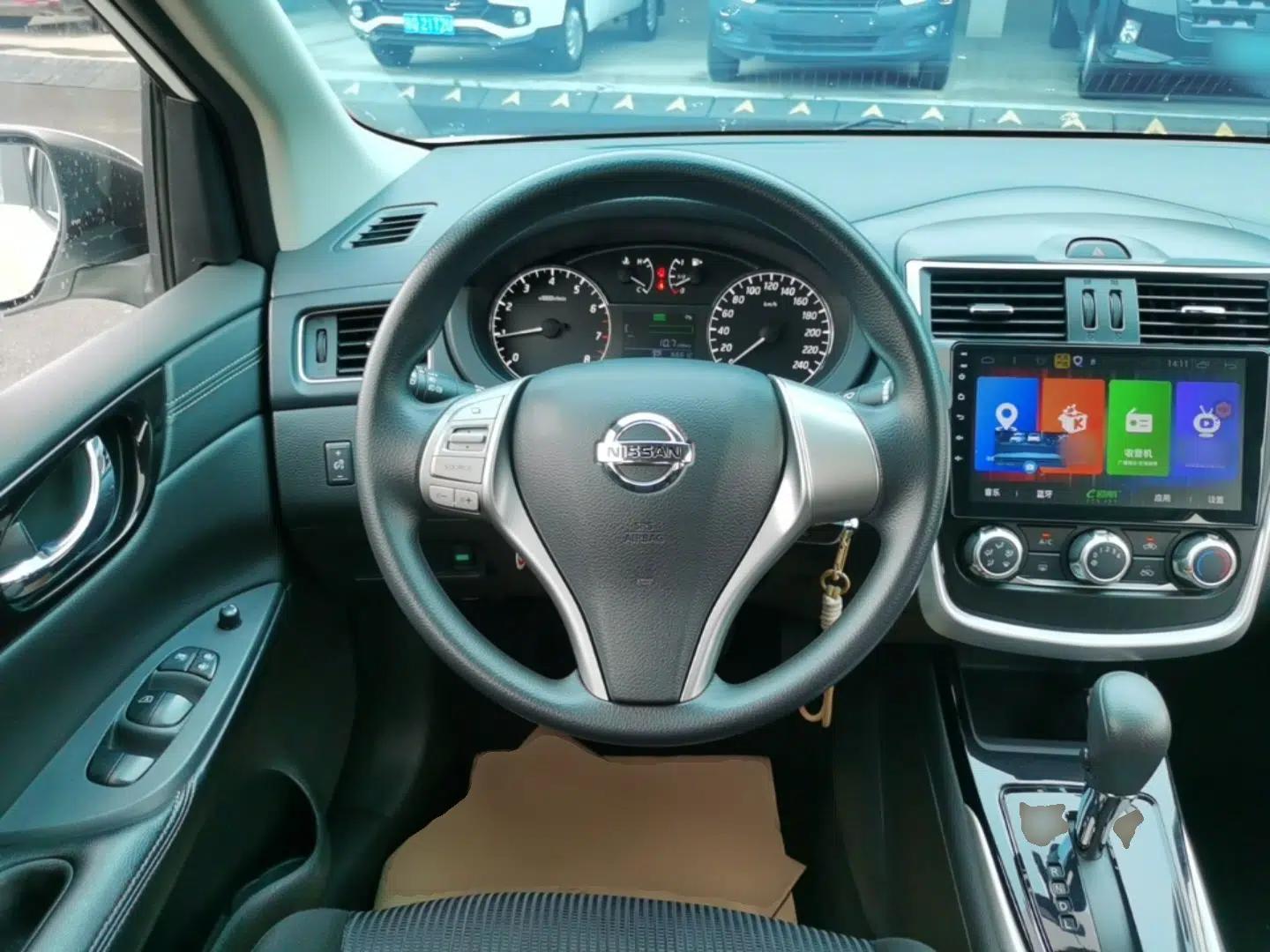 Nissan Tiida 2016 1.6L CVT Cool Dynamic Edition — миниатюра 13