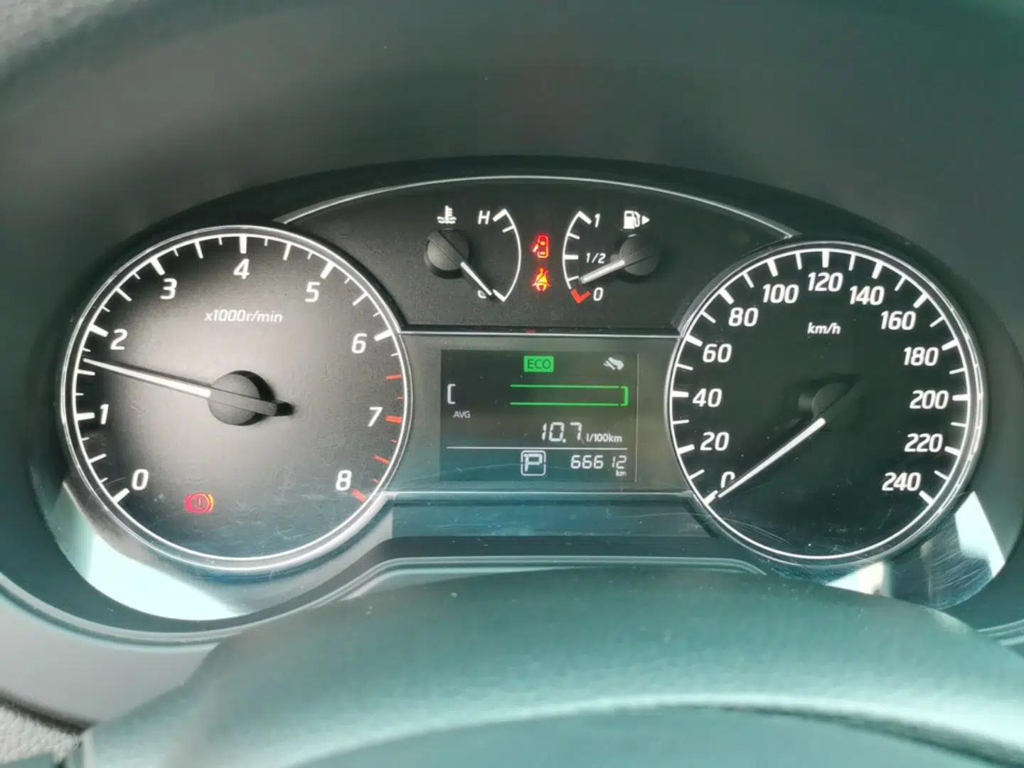 Nissan Tiida 2016 1.6L CVT Cool Dynamic Edition — миниатюра 14