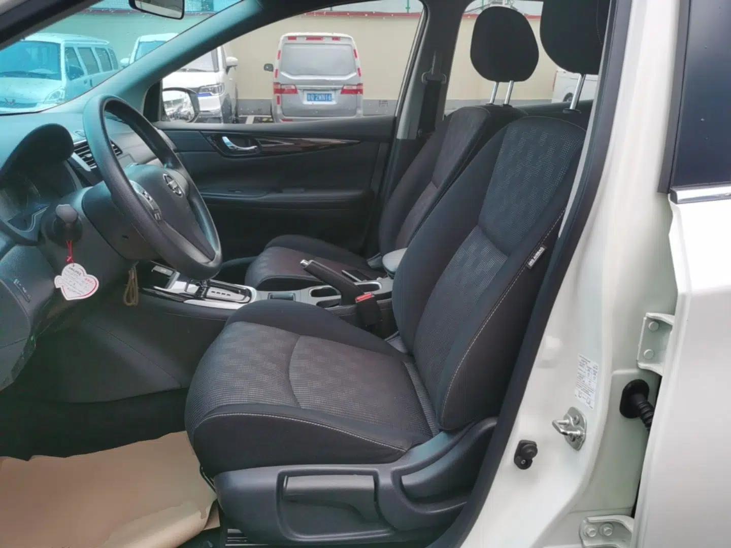 Nissan Tiida 2016 1.6L CVT Cool Dynamic Edition — миниатюра 17