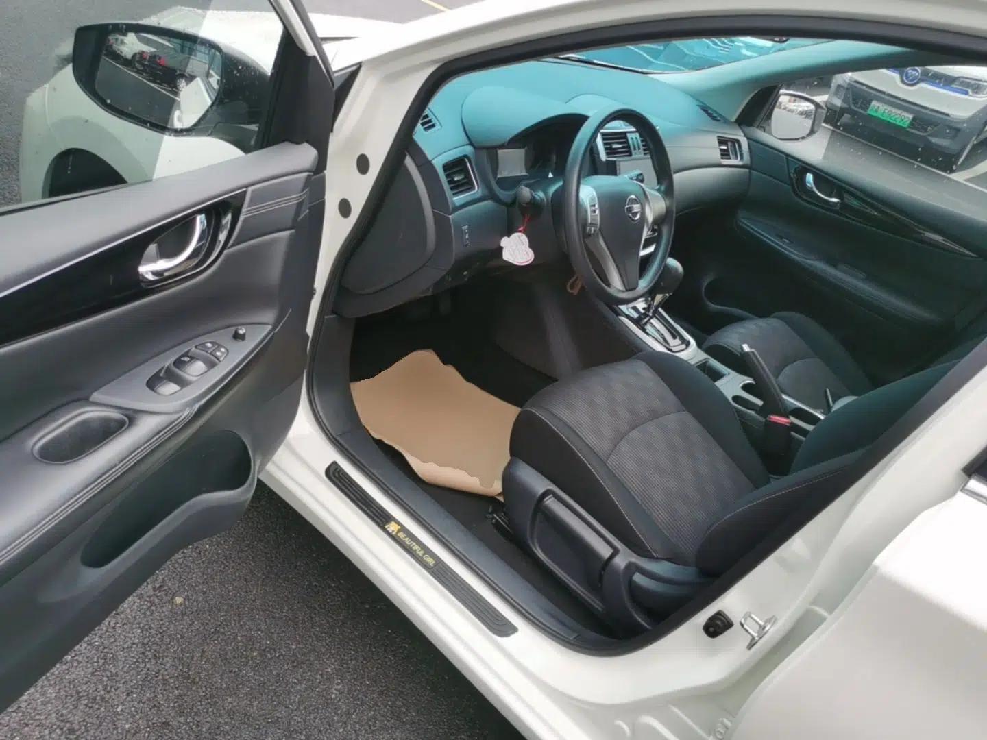 Nissan Tiida 2016 1.6L CVT Cool Dynamic Edition — миниатюра 18