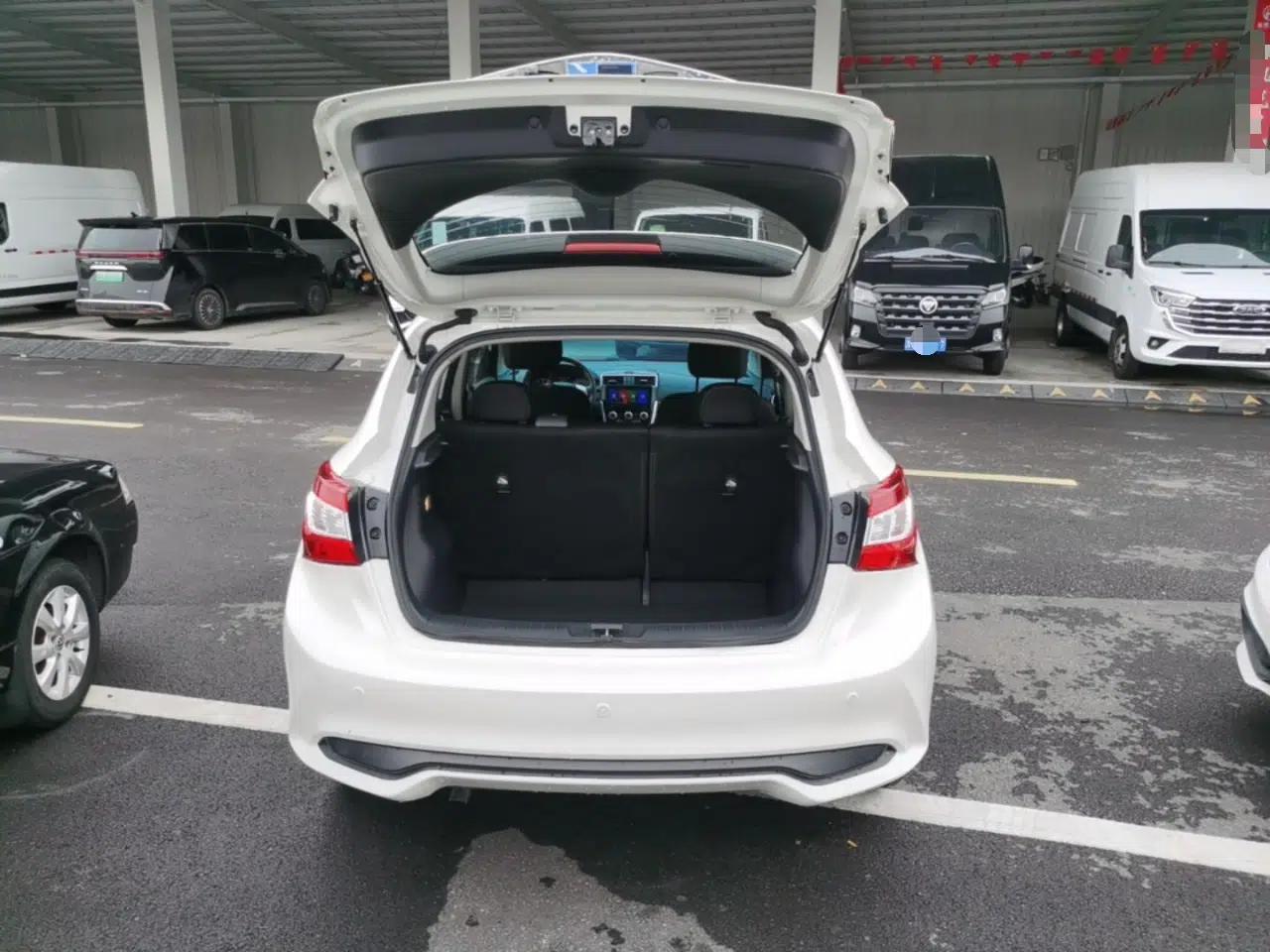 Nissan Tiida 2016 1.6L CVT Cool Dynamic Edition — миниатюра 22