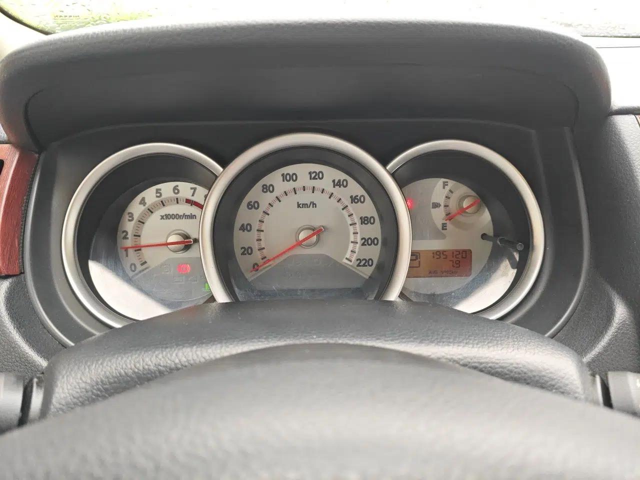 Nissan Tiida 2008 1.6L Automatic Smart Version — миниатюра 11