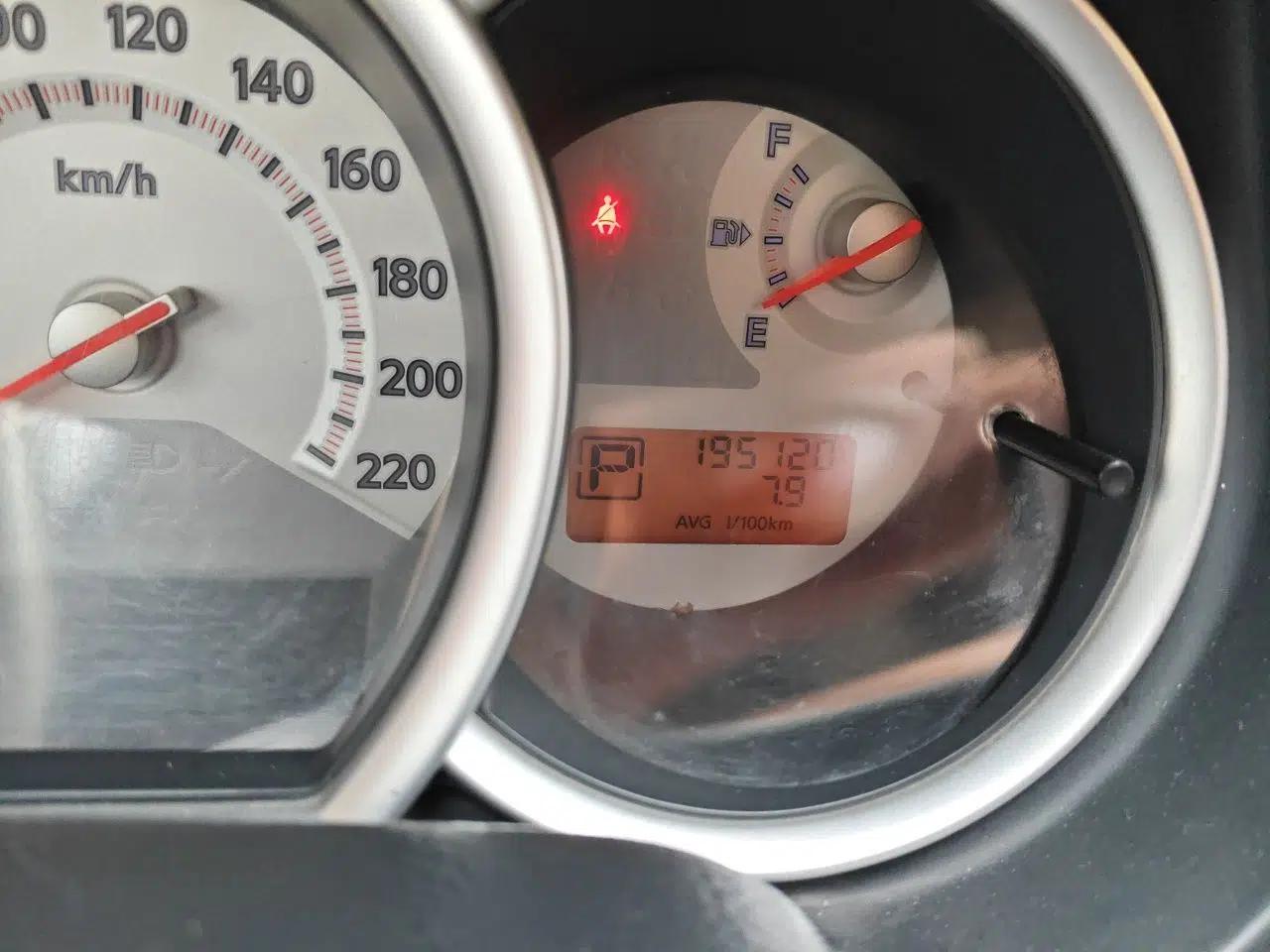 Nissan Tiida 2008 1.6L Automatic Smart Version — миниатюра 12