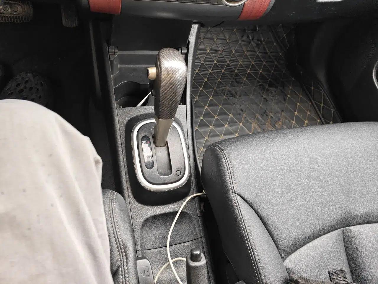 Nissan Tiida 2008 1.6L Automatic Smart Version — миниатюра 14