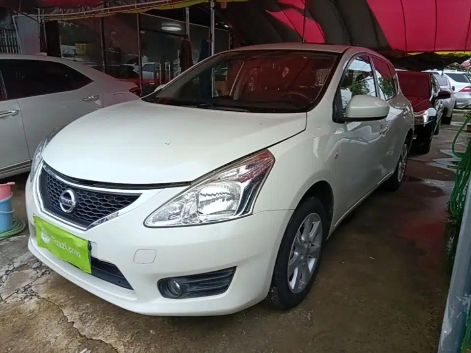 Nissan Tiida 2014 1.6L CVT Cool Cafe Edition — миниатюра 1