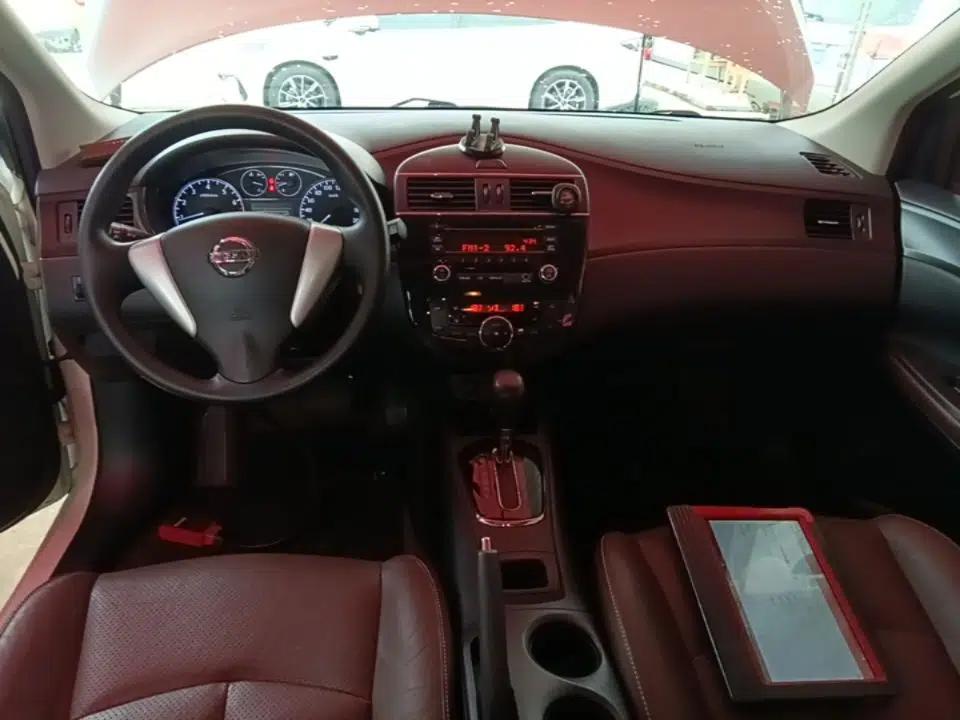 Nissan Tiida 2014 1.6L CVT Cool Cafe Edition — миниатюра 12