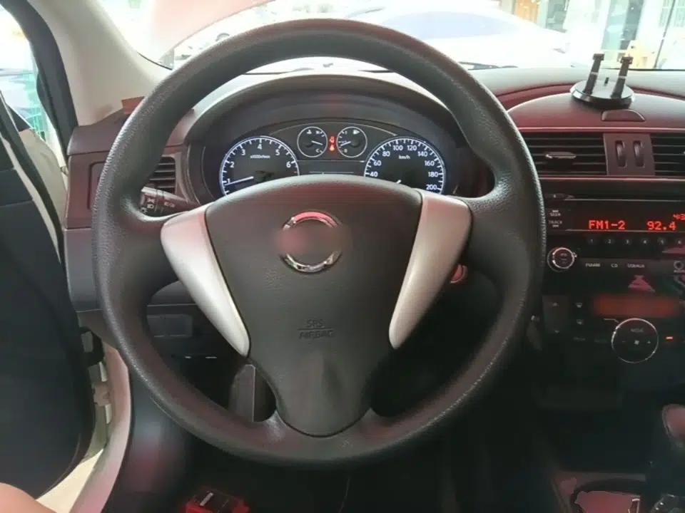 Nissan Tiida 2014 1.6L CVT Cool Cafe Edition — миниатюра 13