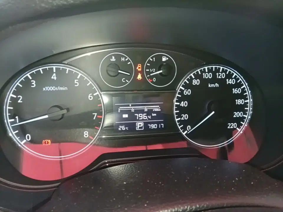 Nissan Tiida 2014 1.6L CVT Cool Cafe Edition — миниатюра 14