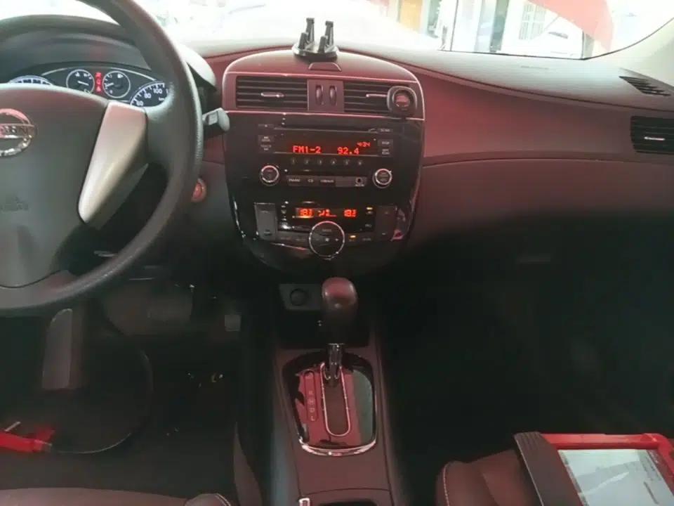 Nissan Tiida 2014 1.6L CVT Cool Cafe Edition — миниатюра 15