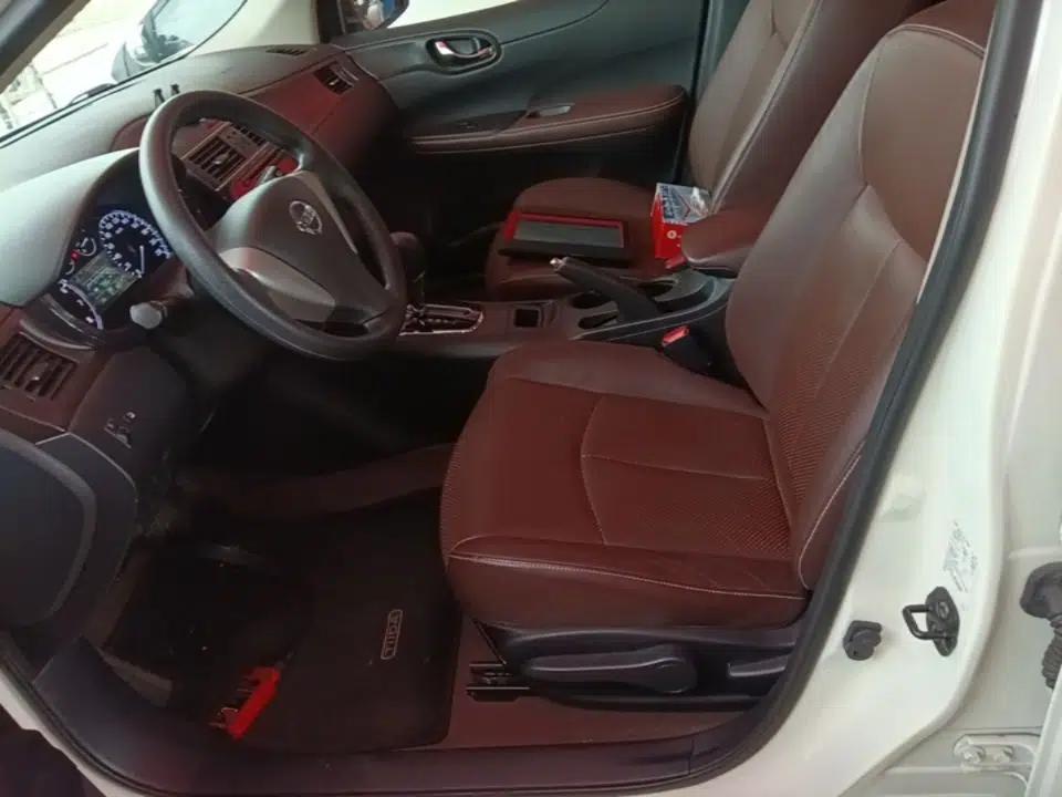 Nissan Tiida 2014 1.6L CVT Cool Cafe Edition — миниатюра 17