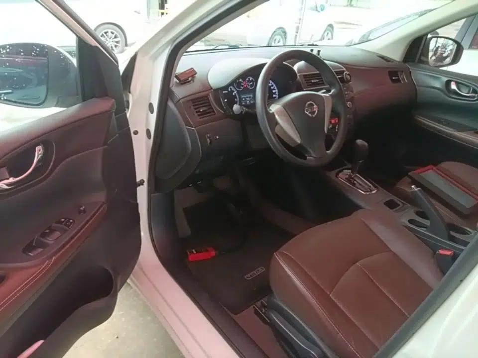 Nissan Tiida 2014 1.6L CVT Cool Cafe Edition — миниатюра 18