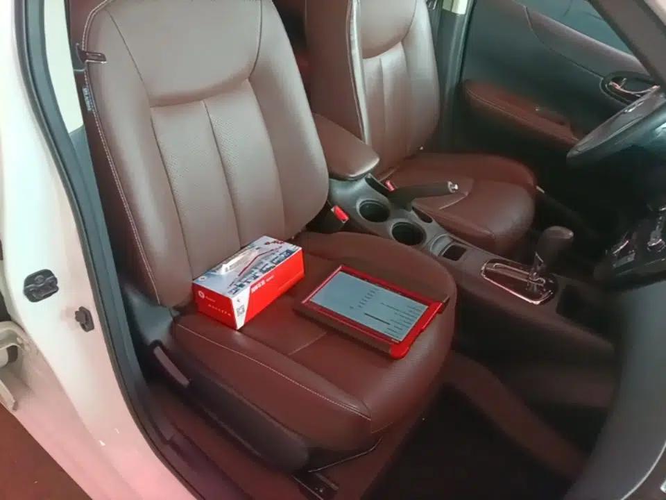 Nissan Tiida 2014 1.6L CVT Cool Cafe Edition — миниатюра 19