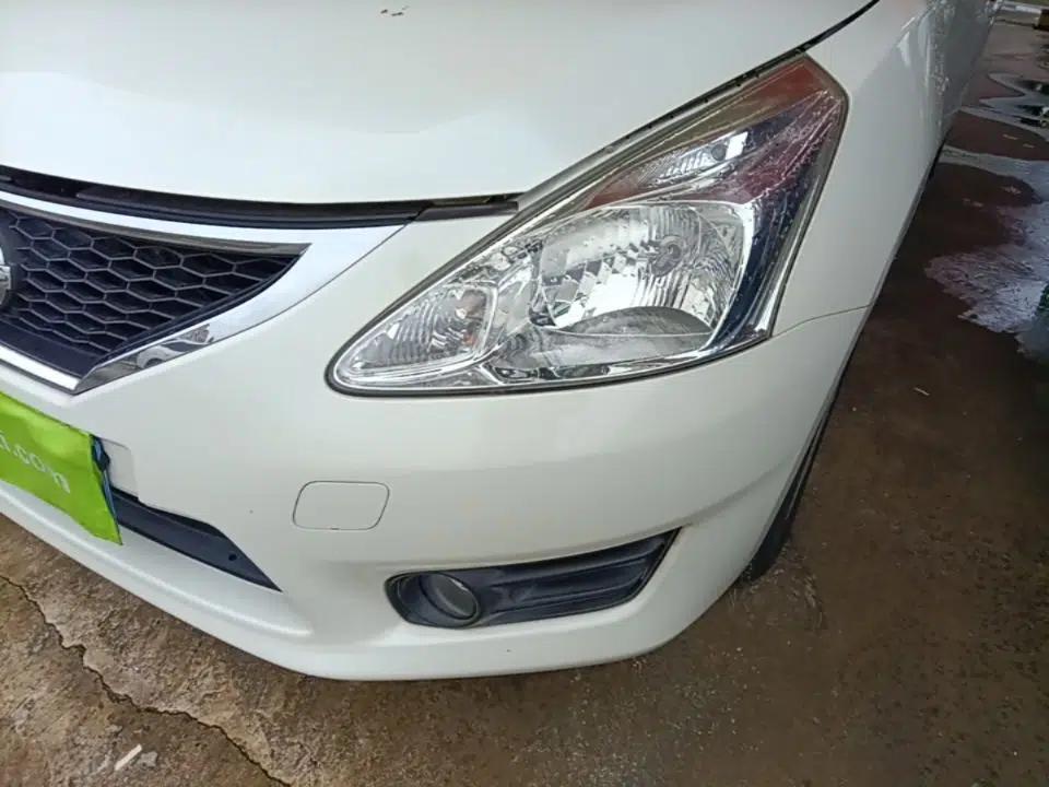 Nissan Tiida 2014 1.6L CVT Cool Cafe Edition — миниатюра 8