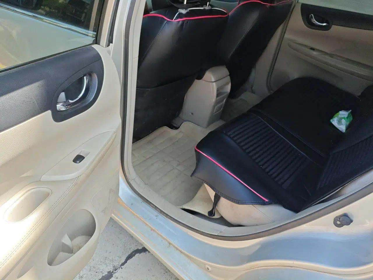 Nissan Tiida 2011 1.6L Manual Comfort Edition — миниатюра 17