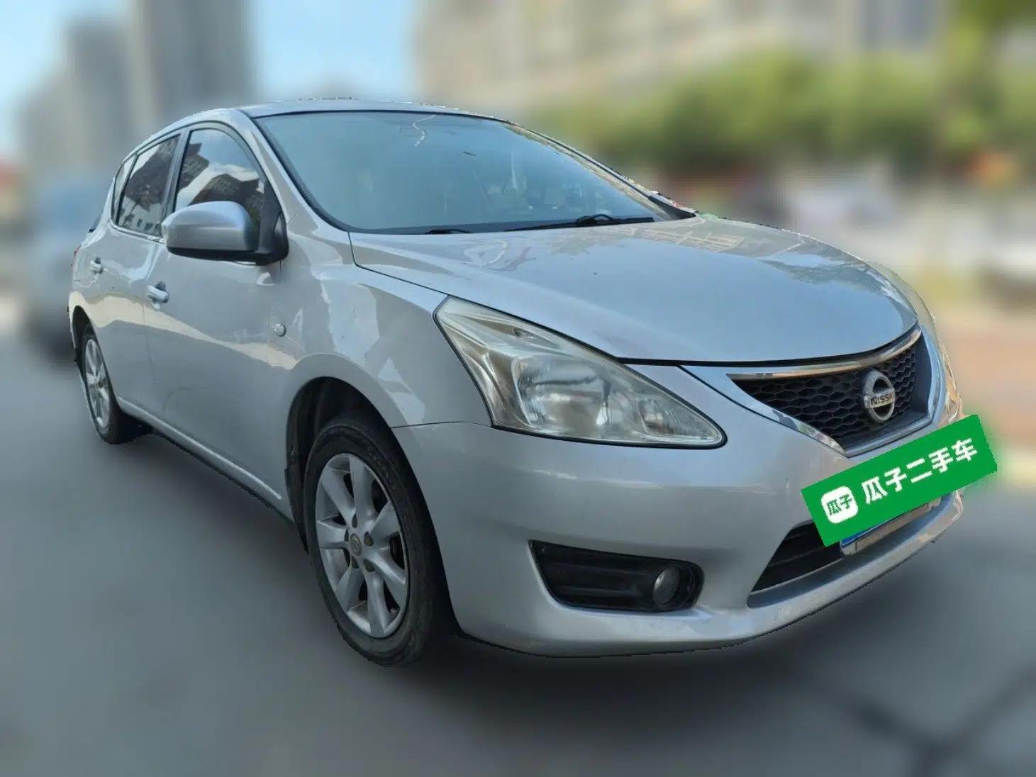Nissan Tiida 2011 1.6L Manual Comfort Edition — миниатюра 3