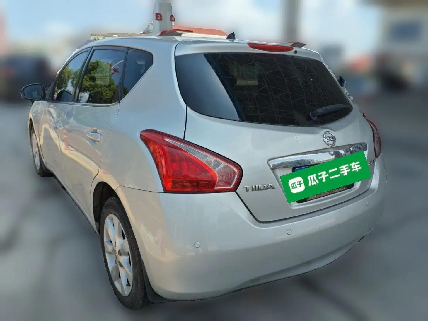 Nissan Tiida 2011 1.6L Manual Comfort Edition — миниатюра 4