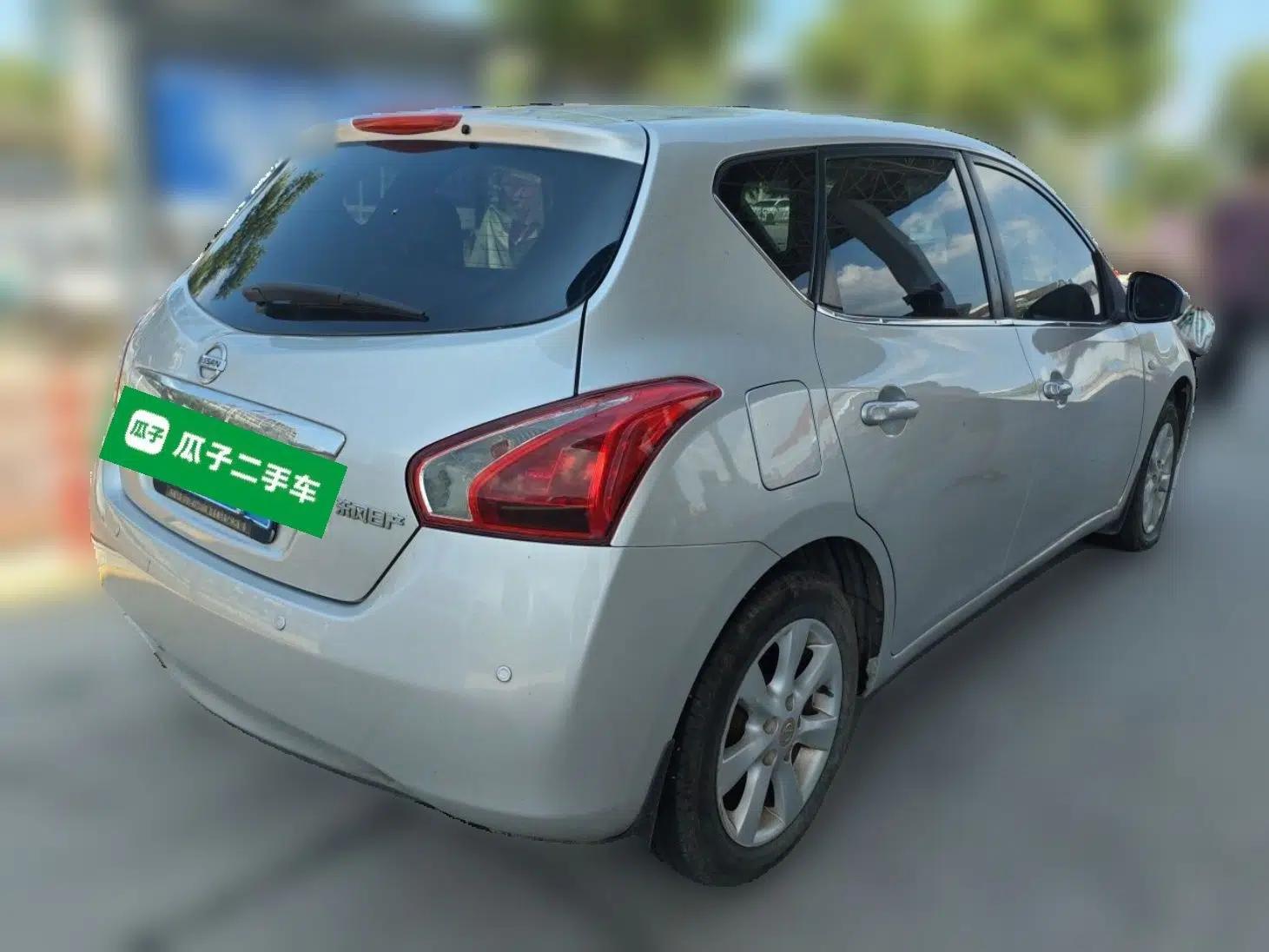 Nissan Tiida 2011 1.6L Manual Comfort Edition — миниатюра 6