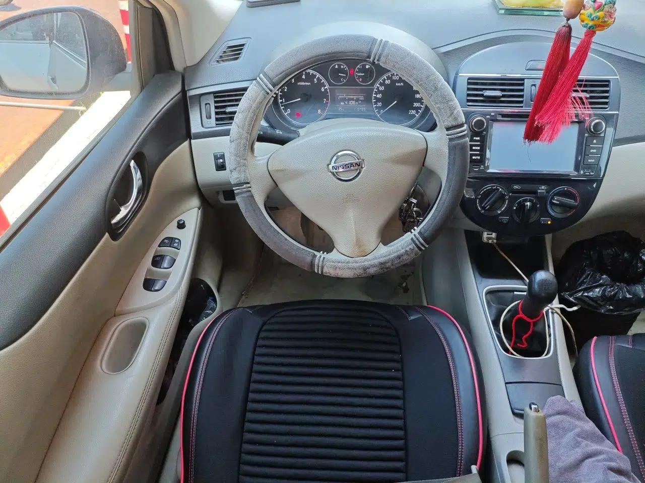 Nissan Tiida 2011 1.6L Manual Comfort Edition — миниатюра 10