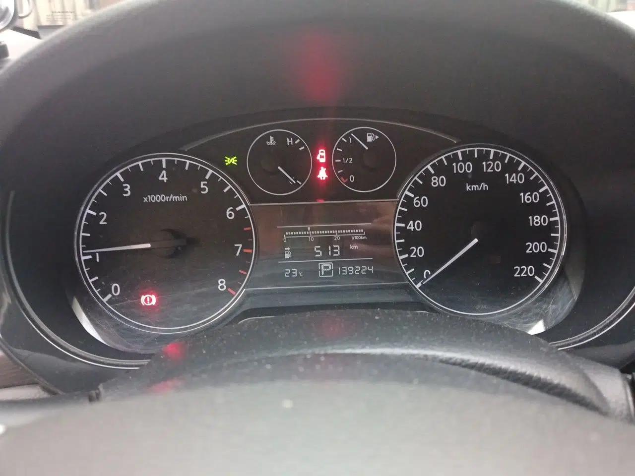 Nissan Tiida 2013 1.6L CVT Cool Cafe Edition — миниатюра 11
