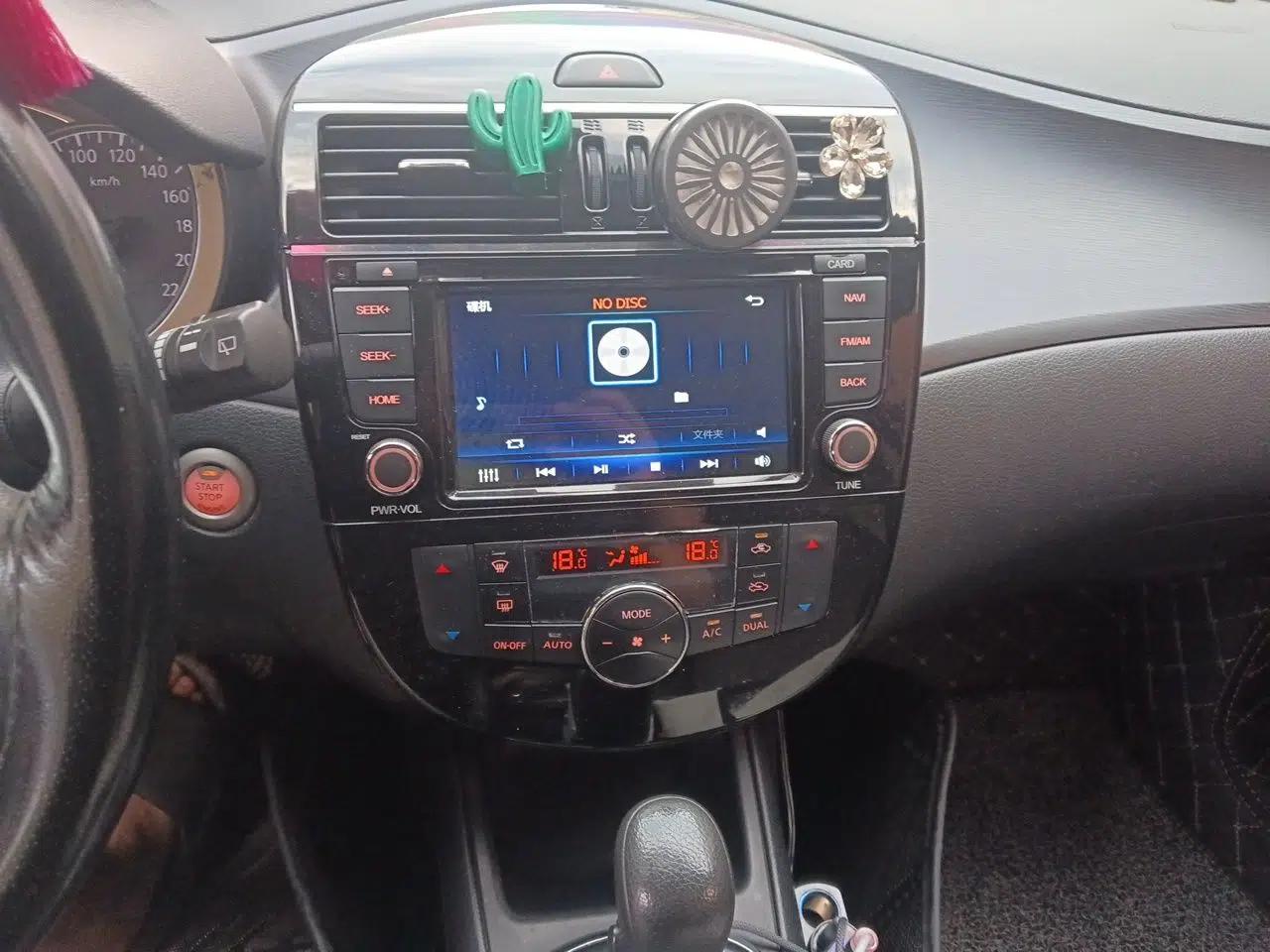 Nissan Tiida 2013 1.6L CVT Cool Cafe Edition — миниатюра 13