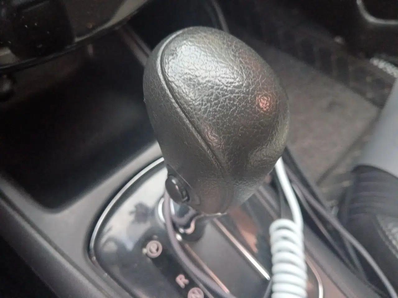 Nissan Tiida 2013 1.6L CVT Cool Cafe Edition — миниатюра 14