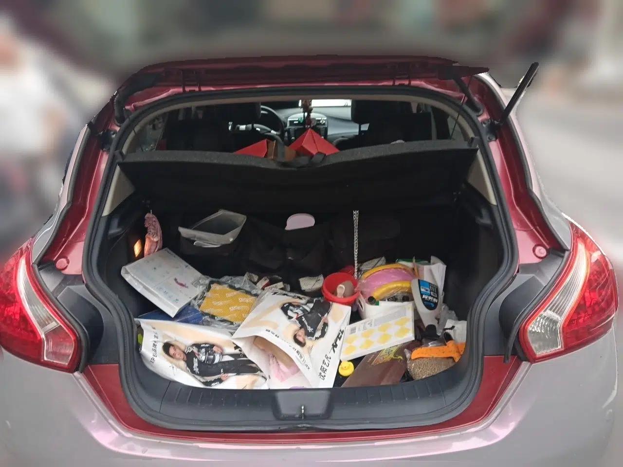 Nissan Tiida 2013 1.6L CVT Cool Cafe Edition — миниатюра 19