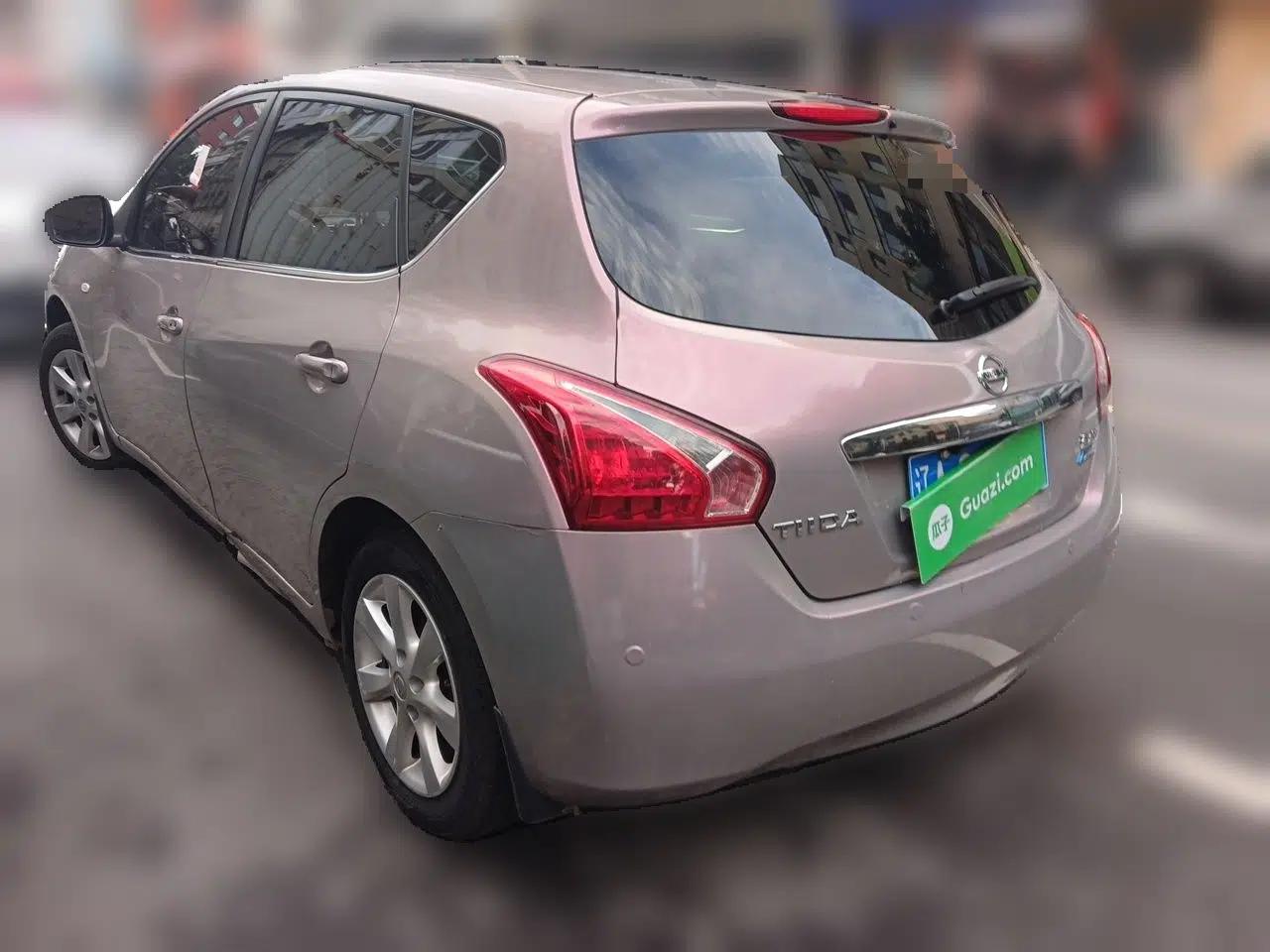 Nissan Tiida 2013 1.6L CVT Cool Cafe Edition — миниатюра 4